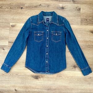 GAP // Women's Classic Blue Denim Shirt